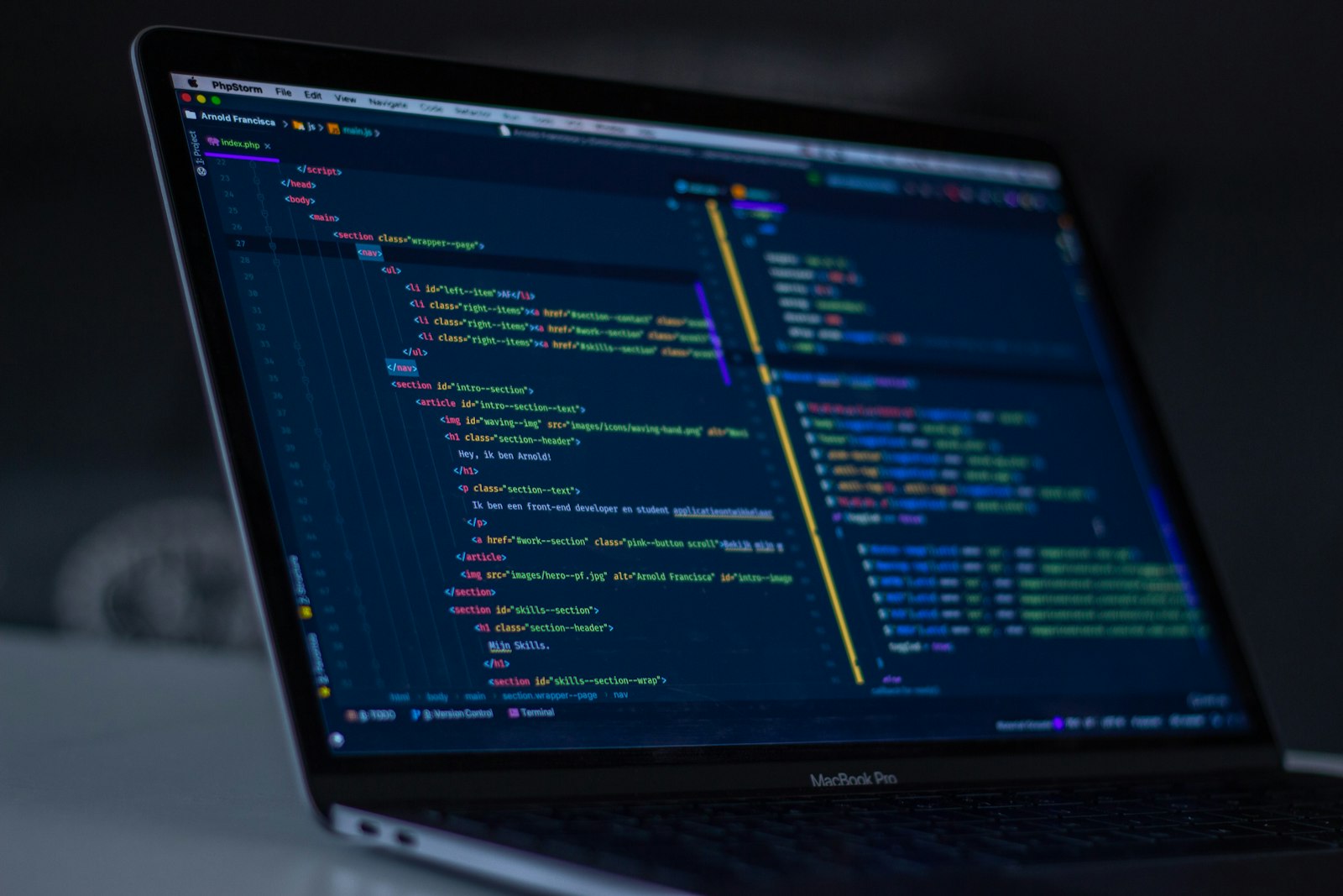 Diagrama técnico mostrando arquitetura de site com dados estruturados e fluxo de indexação por agentes de IA