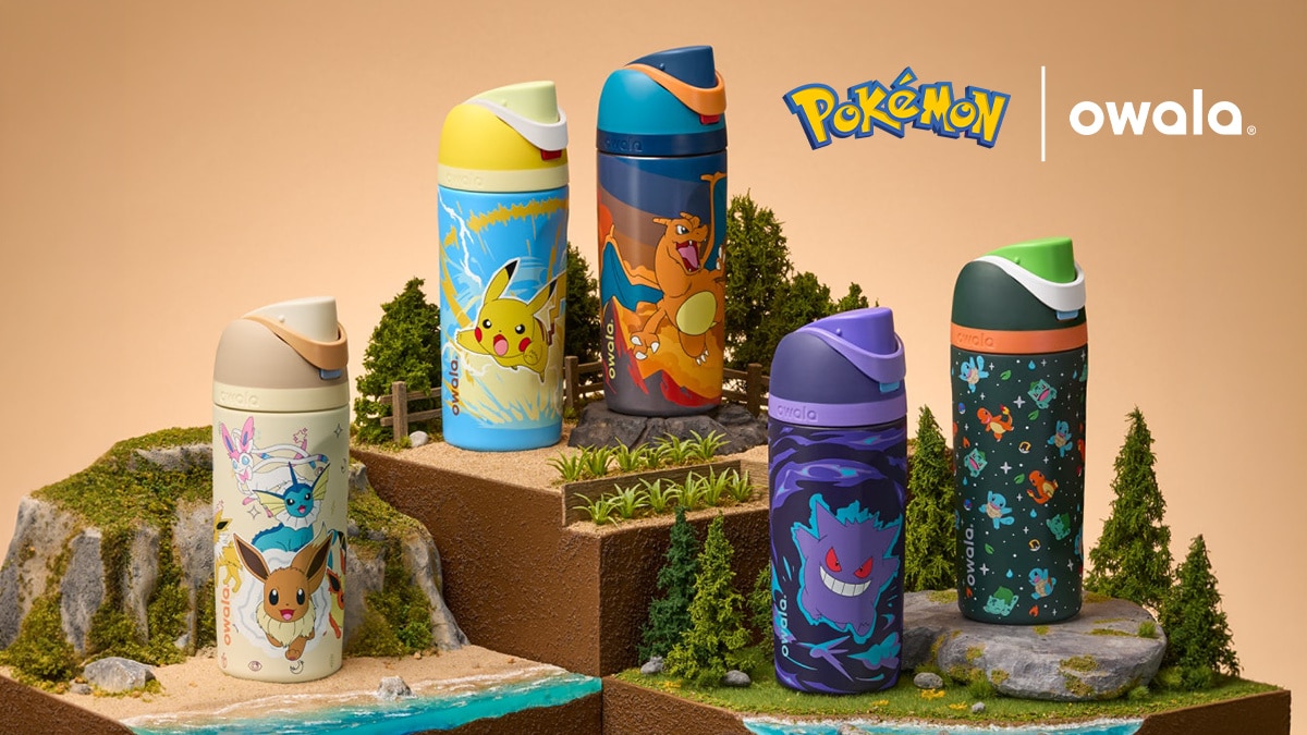Garrafas térmicas da coleção Owala inspirada em Pokémon, com personagens como Pikachu e Charizard